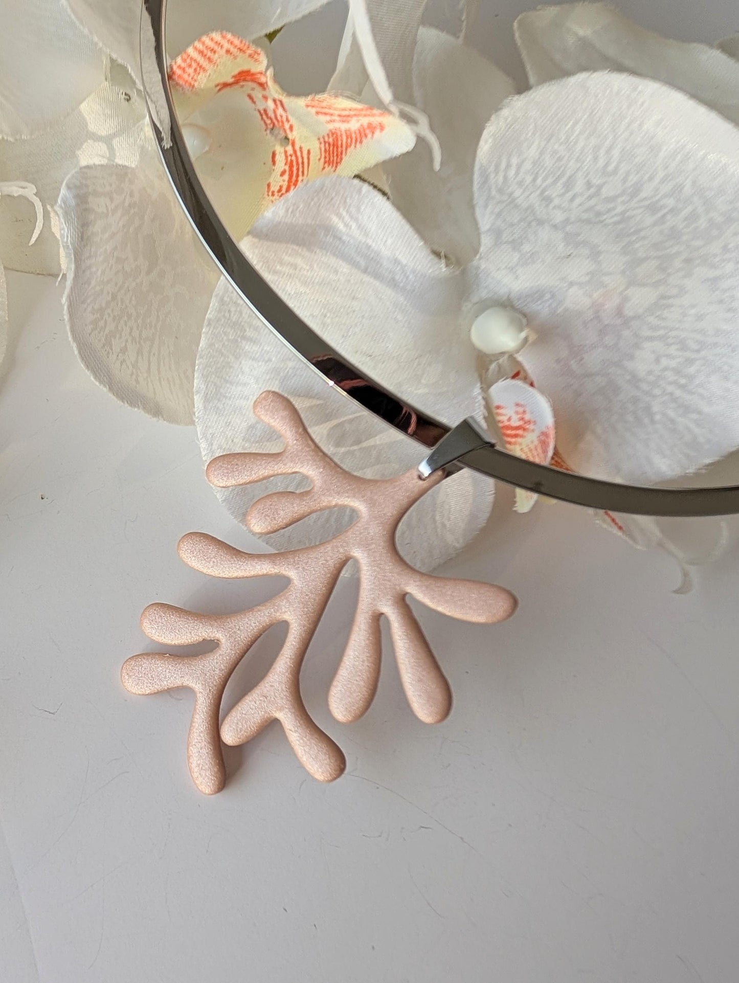 Artisan Torque Necklace - Coral pendant - Shimmery powder pink -Polymer clay and stainless steel - 14 cm diameter approximately