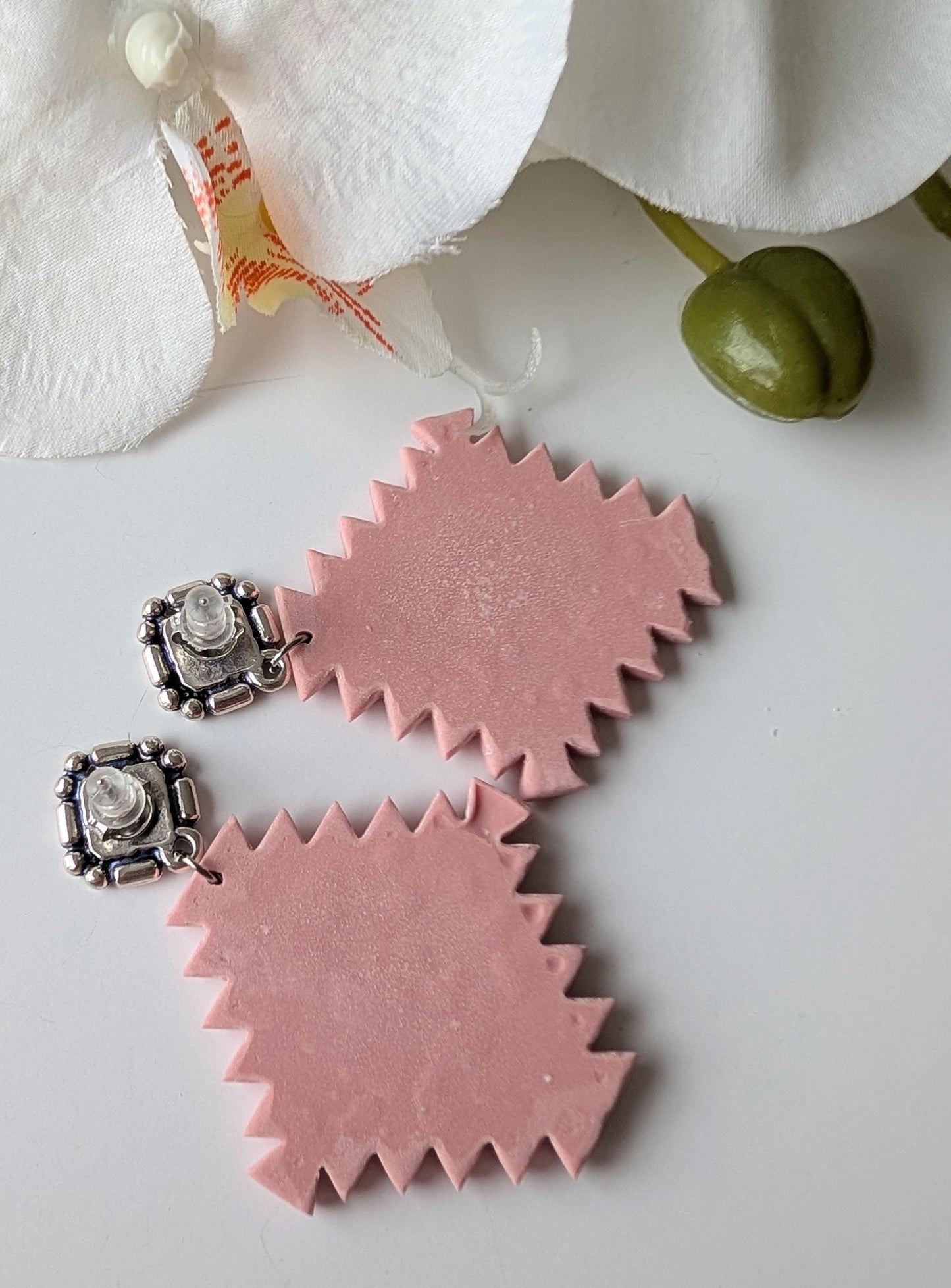 Statement drop earrings - Aztec style - Polymer clay and zamac - Lead, nickel and cadmium-free - Ballerina pink