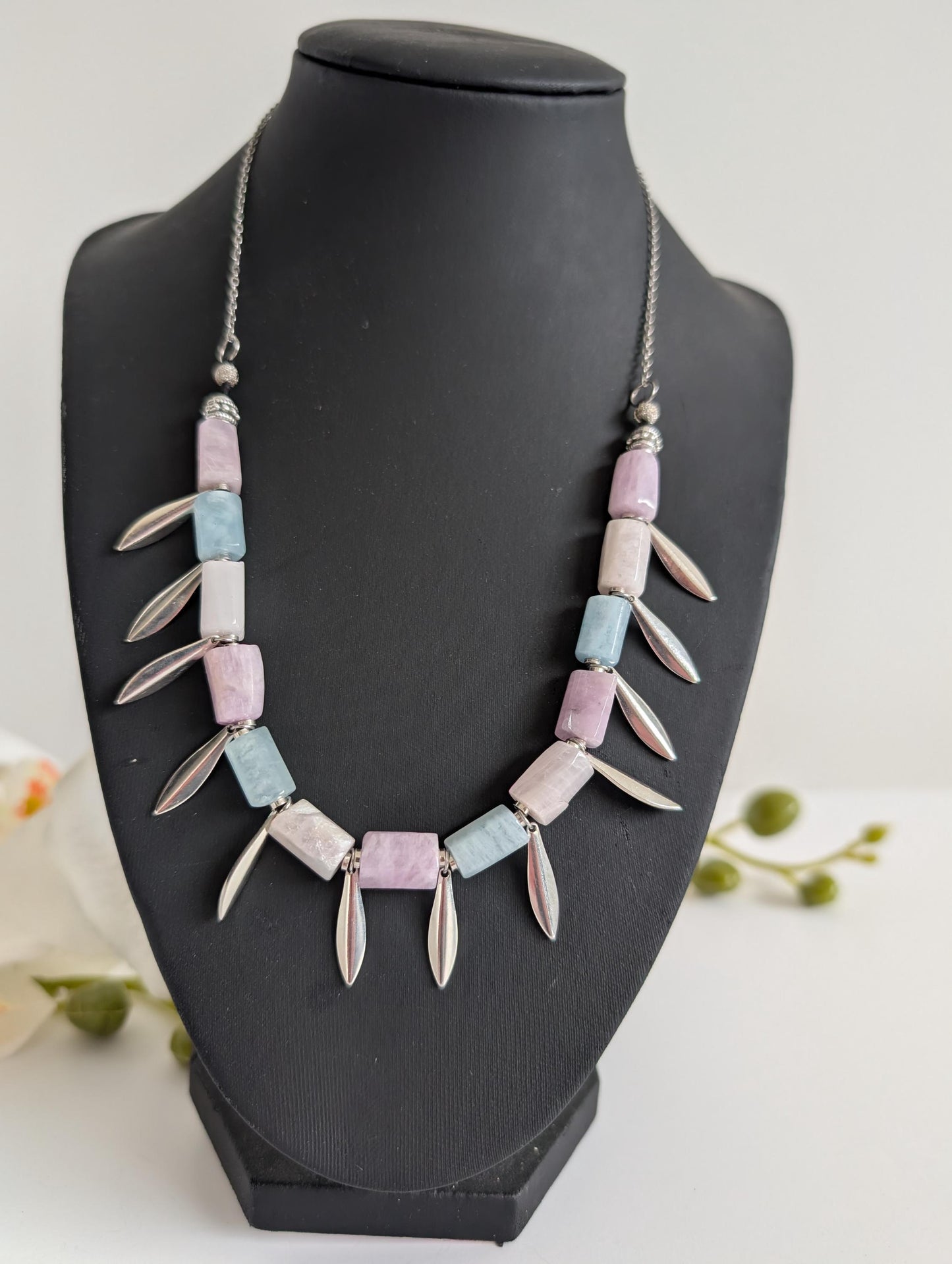 Ethnic necklace and bracelet - Morganite beads and marquise-shaped charms  – Approximately 46 cm necklace length – Stainless-steel chains