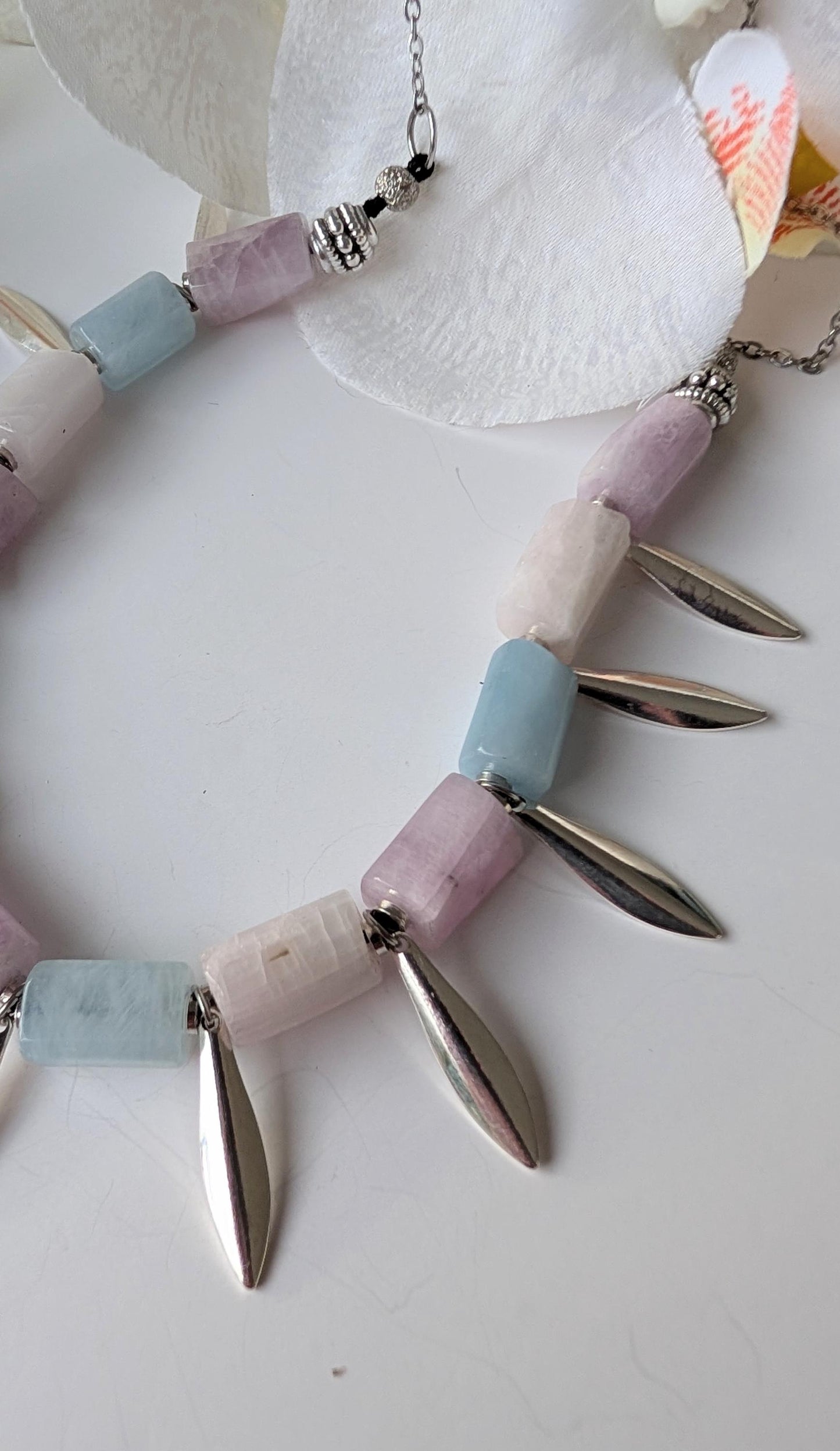 Ethnic necklace and bracelet - Morganite beads and marquise-shaped charms  – Approximately 46 cm necklace length – Stainless-steel chains