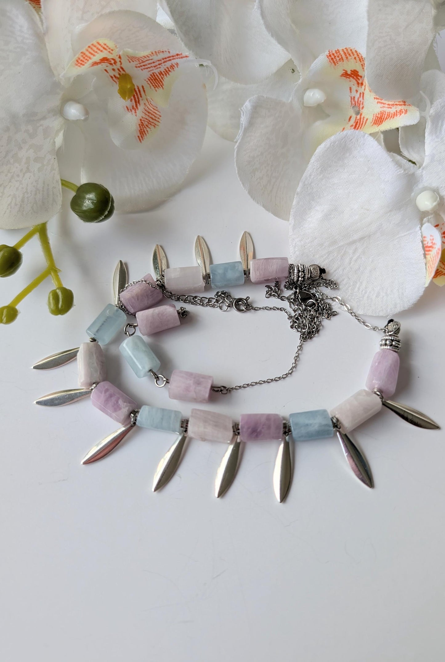 Ethnic necklace and bracelet - Morganite beads and marquise-shaped charms  – Approximately 46 cm necklace length – Stainless-steel chains