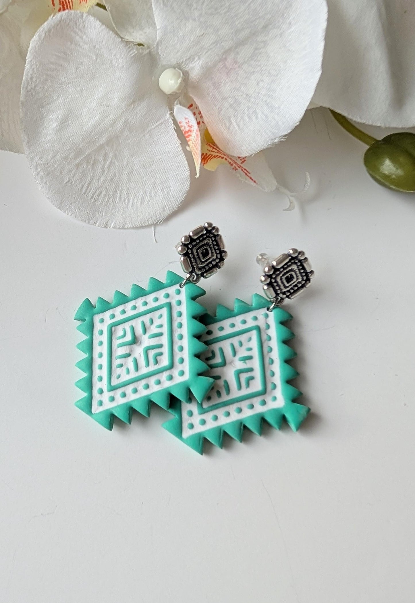 Statement drop earrings - Aztec style - Polymer clay and zamac - Lead, nickel and cadmium-free - Juniper green