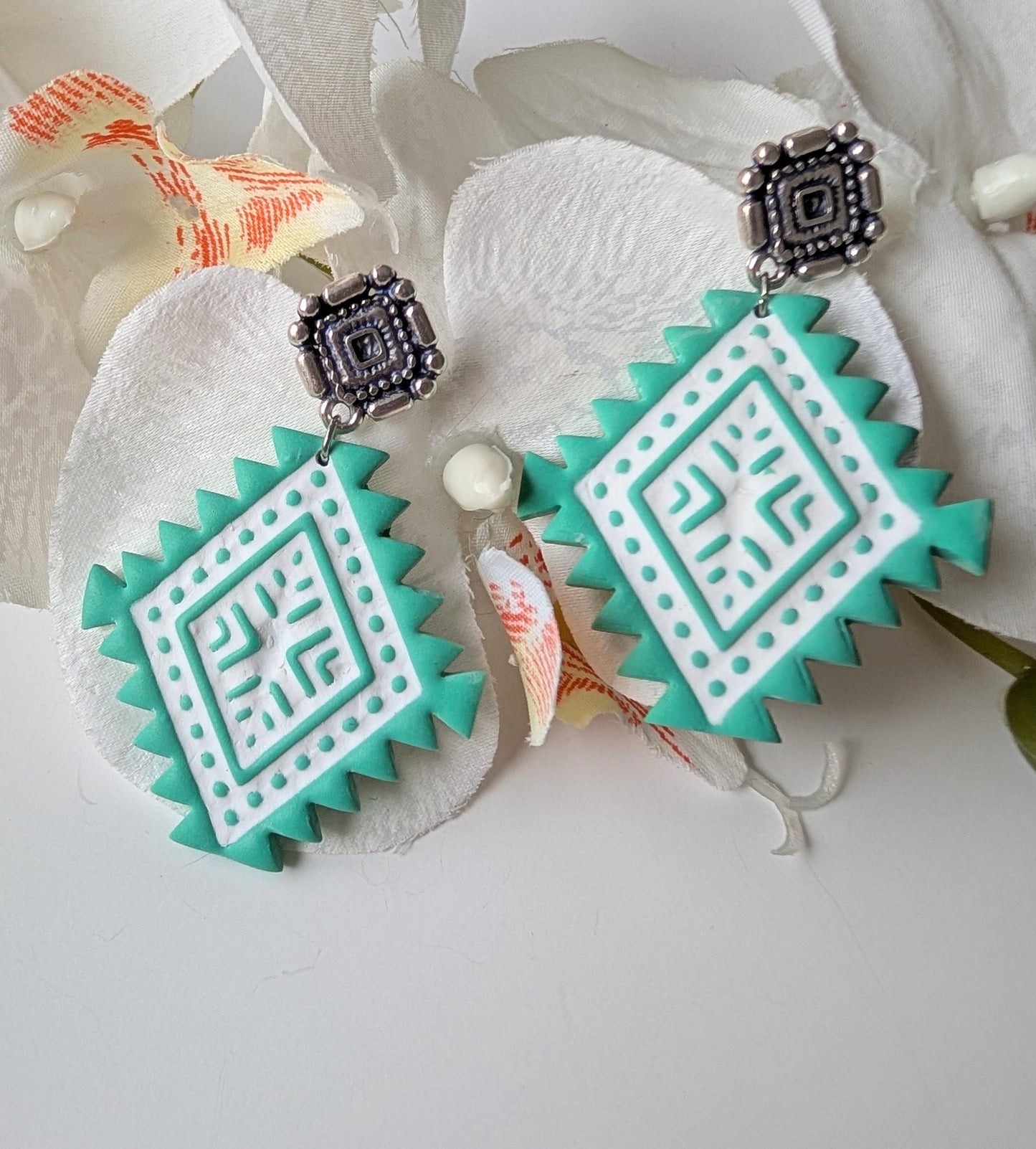 Statement drop earrings - Aztec style - Polymer clay and zamac - Lead, nickel and cadmium-free - Juniper green