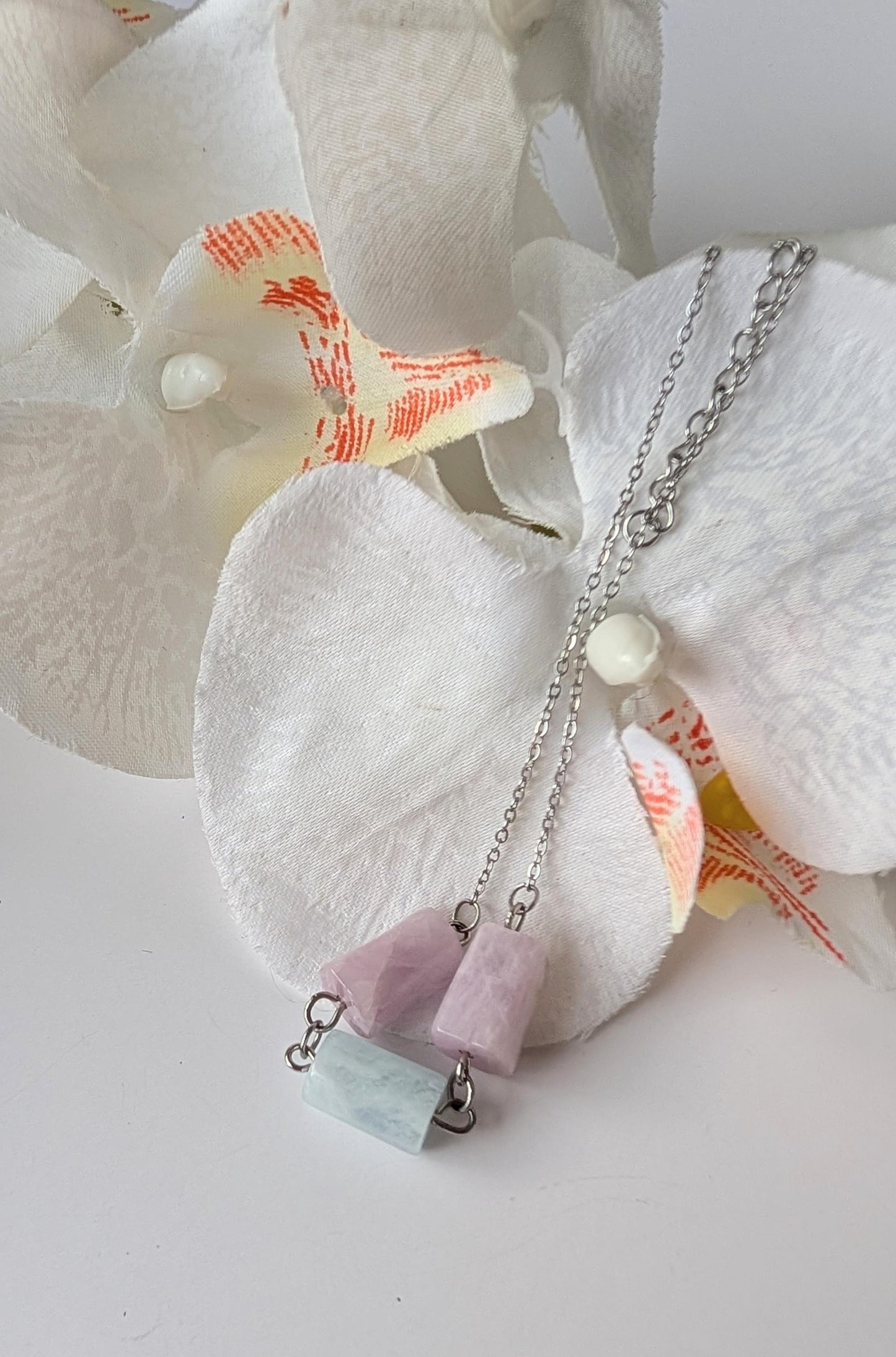Ethnic necklace and bracelet - Morganite beads and marquise-shaped charms  – Approximately 46 cm necklace length – Stainless-steel chains