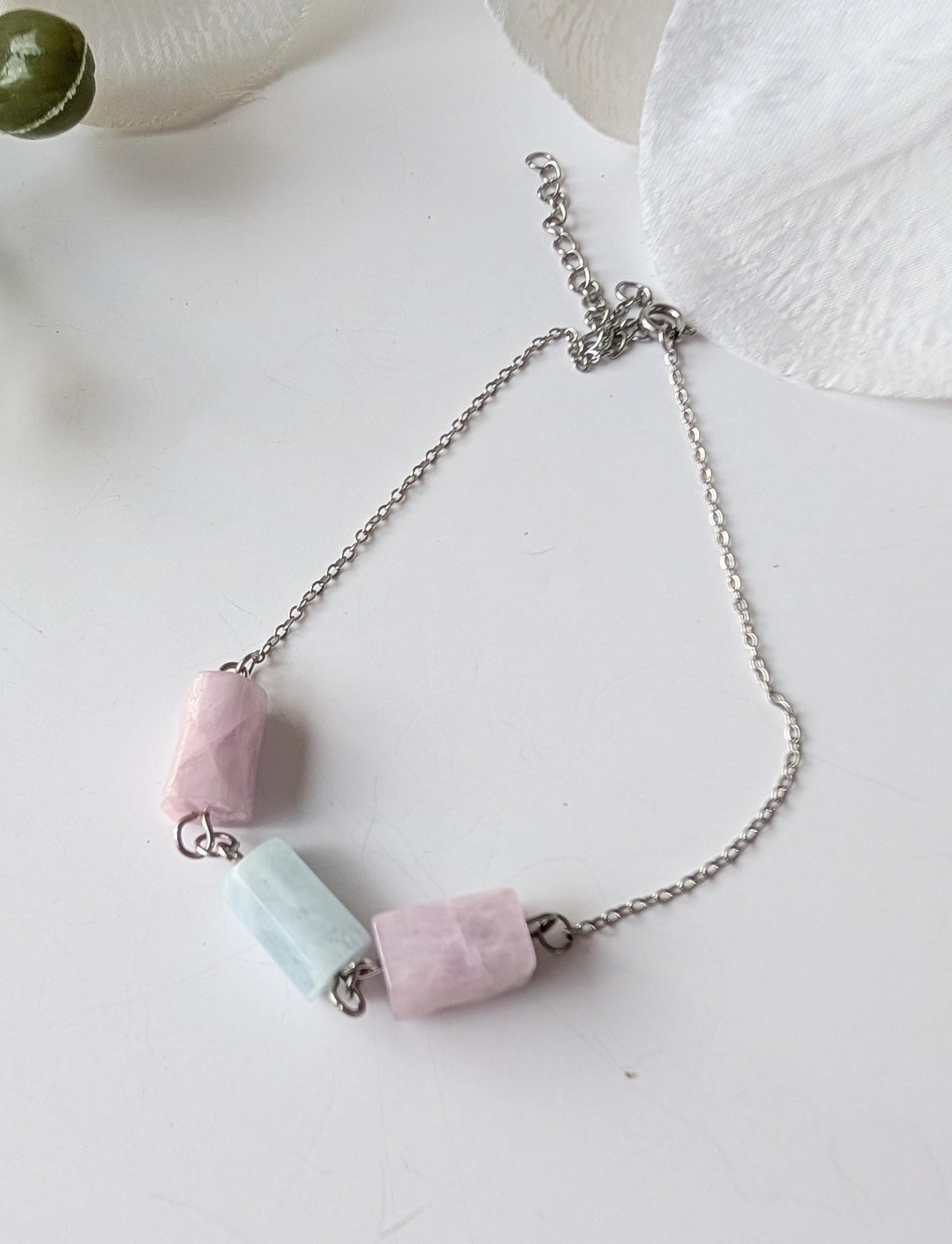 Ethnic necklace and bracelet - Morganite beads and marquise-shaped charms  – Approximately 46 cm necklace length – Stainless-steel chains