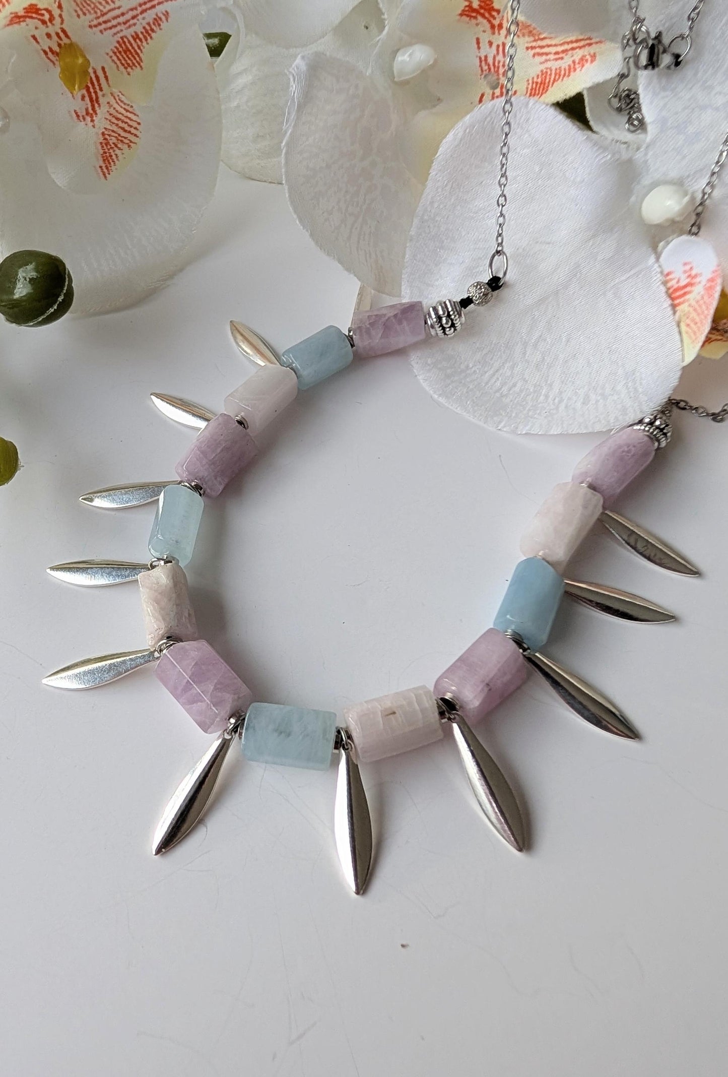 Ethnic necklace and bracelet - Morganite beads and marquise-shaped charms  – Approximately 46 cm necklace length – Stainless-steel chains