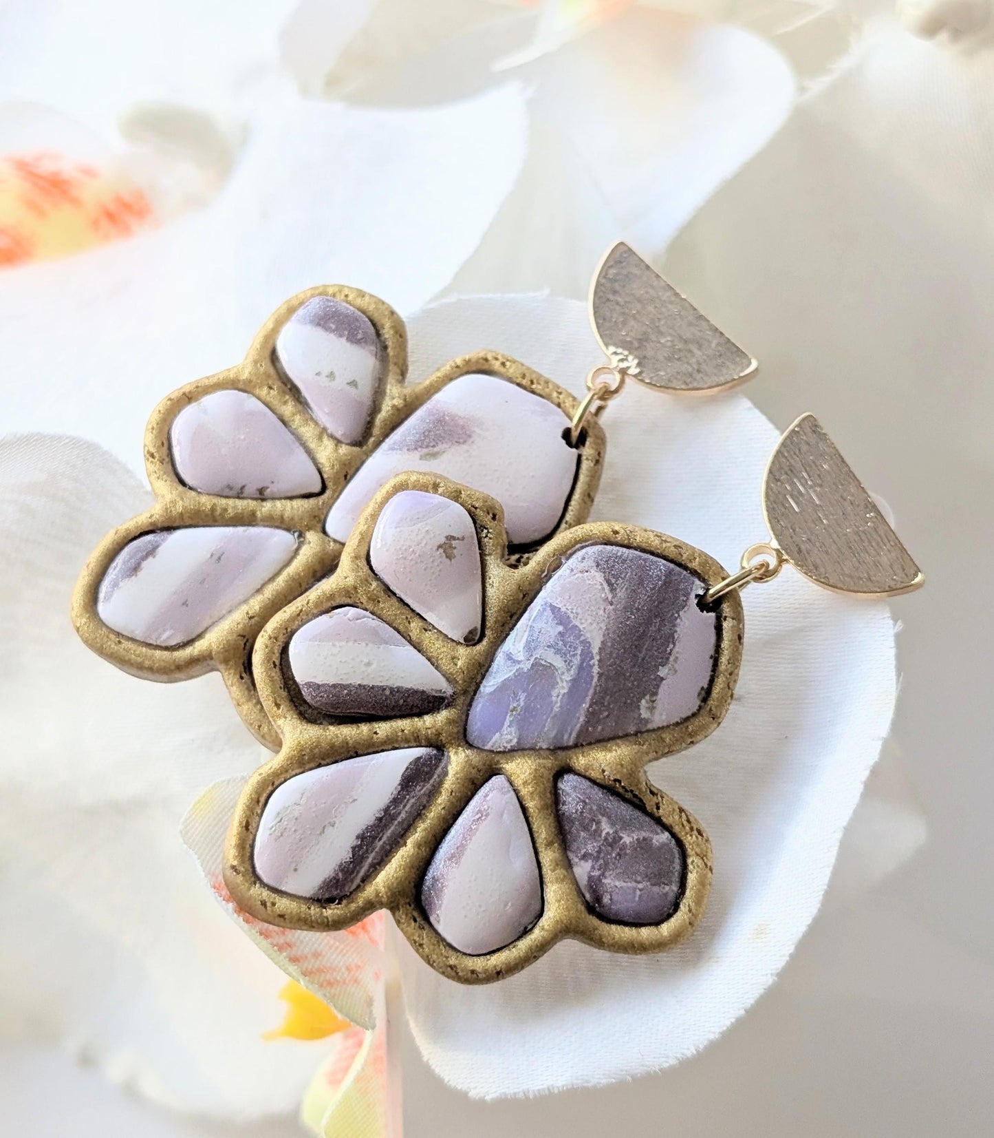 Statement earrings with amerindian inspiration - Faux amethyst effect - Polymer clay, gold-platted brass & stainless steel - Hypoallergenic