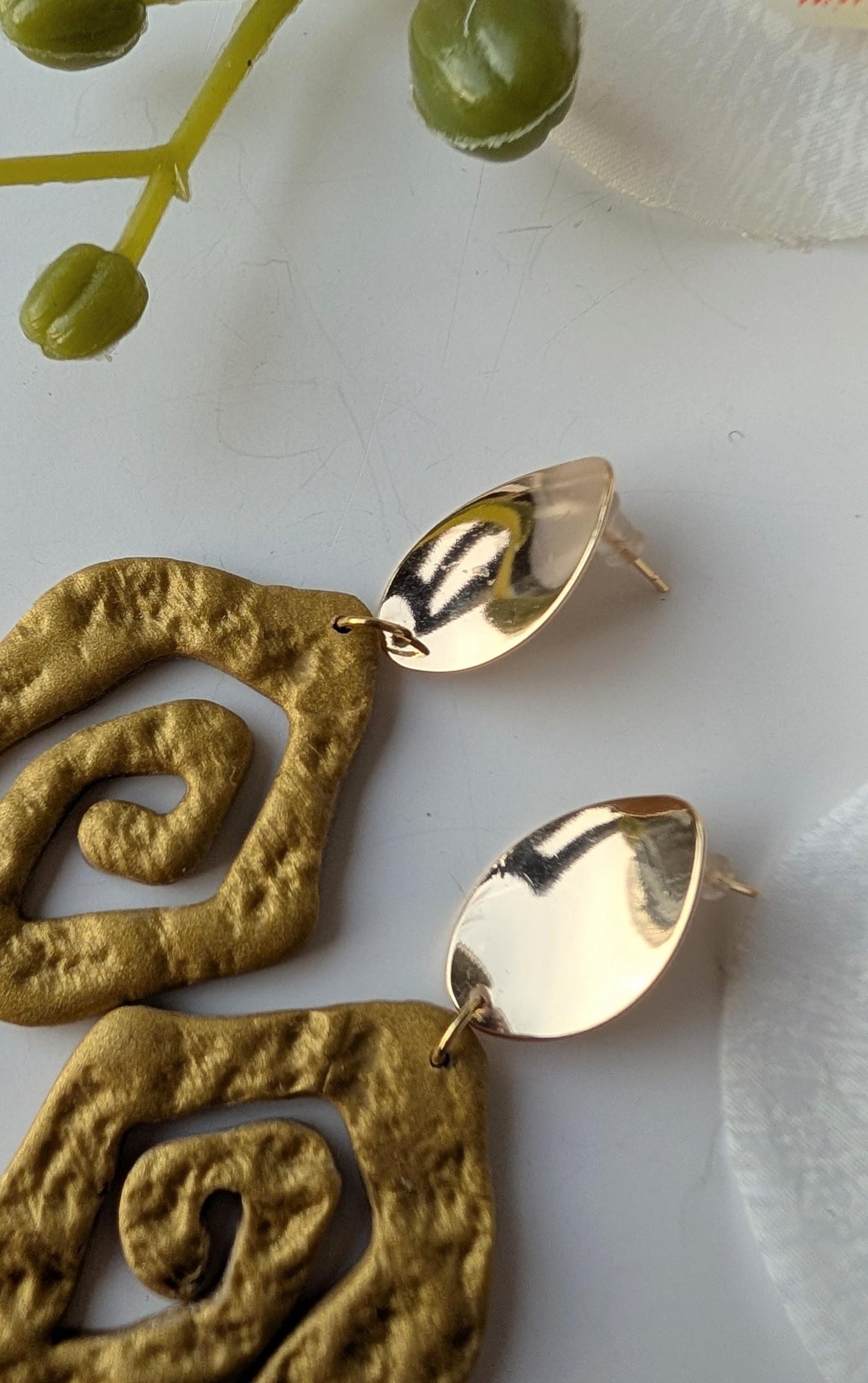 Spiral-shaped earrings - Tribal style - Polymer clay & stainless steel - Lightweight and hypoallergenic