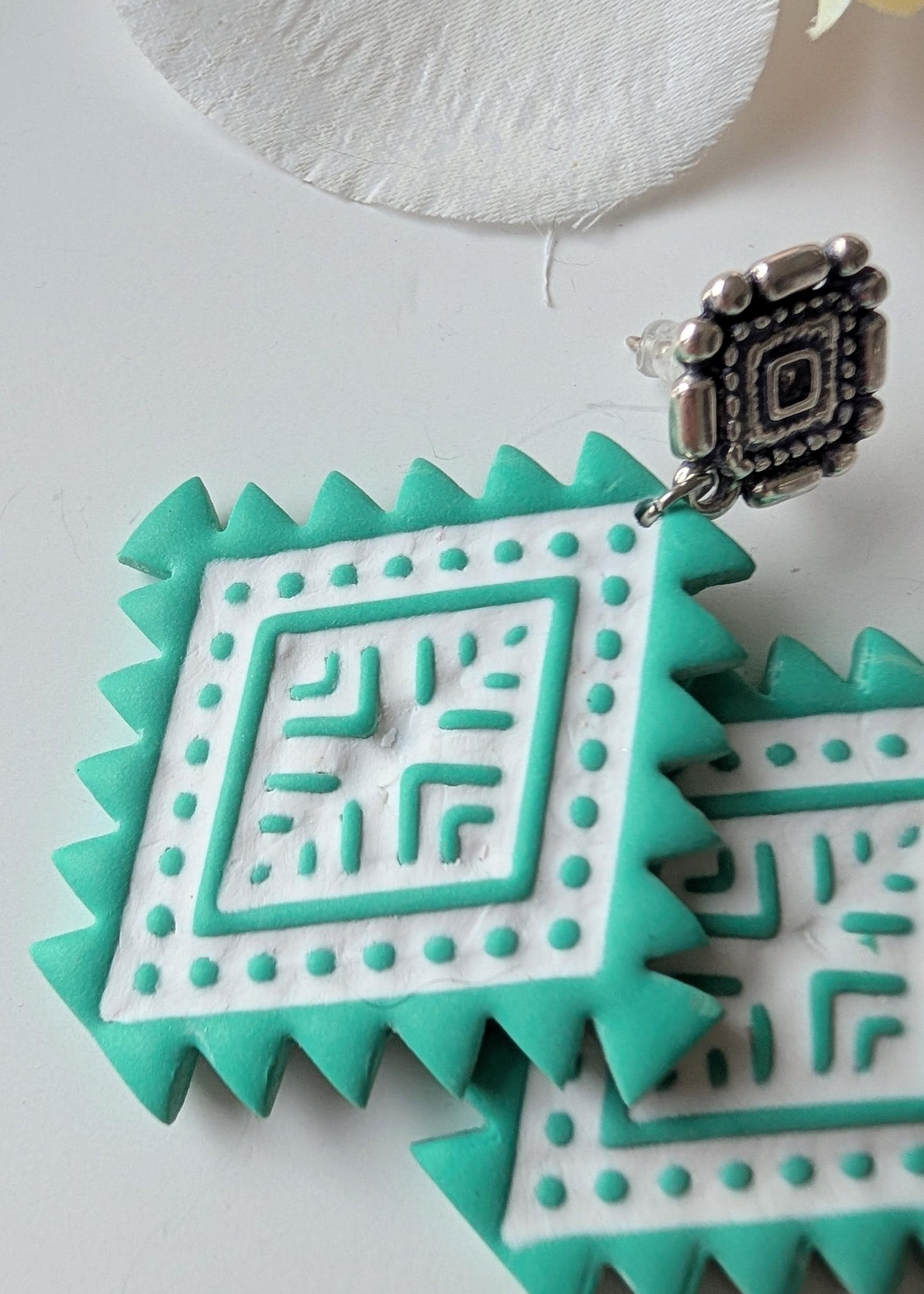 Statement drop earrings - Aztec style - Polymer clay and zamac - Lead, nickel and cadmium-free - Juniper green