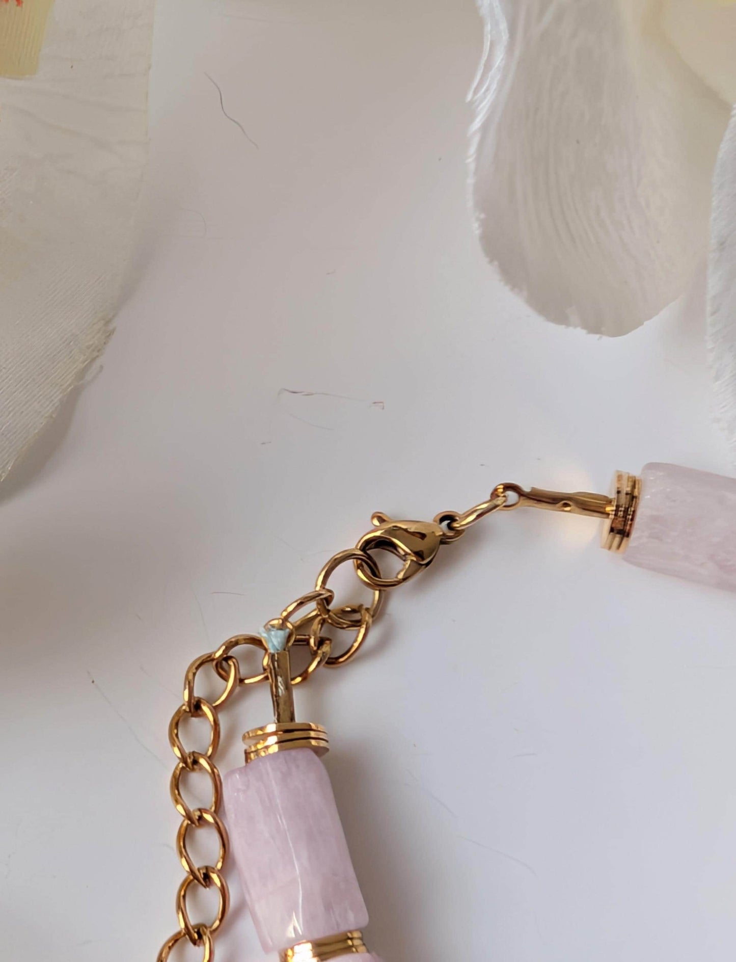 Bracelet with ethnic inspiration - Natural morganite beads, brass and stainless steel - Gold platted - Approximately 20 cm long
