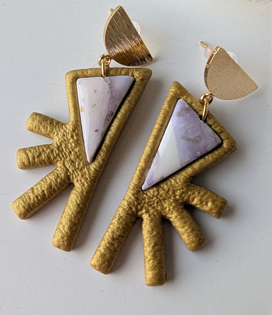 Triangular tribal earrings - Faux amethyst - Polymer clay, brass and stainless steel - Lightweight and hypoqllergenic