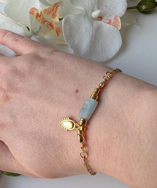 Bracelet avec perle en aigue marine et breloque ethnique