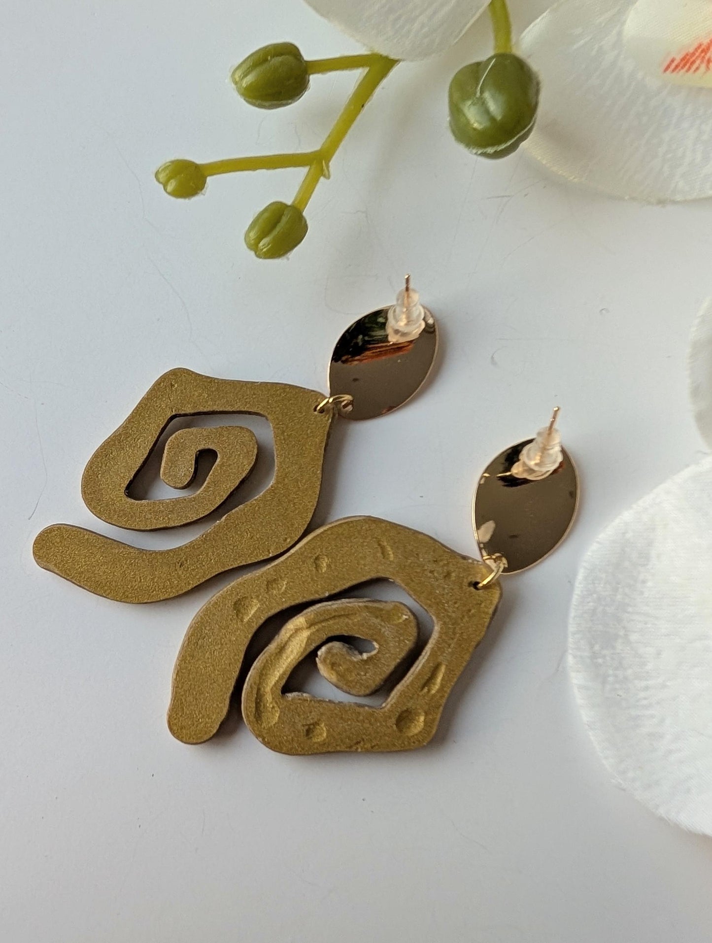 Spiral-shaped earrings - Tribal style - Polymer clay & stainless steel - Lightweight and hypoallergenic