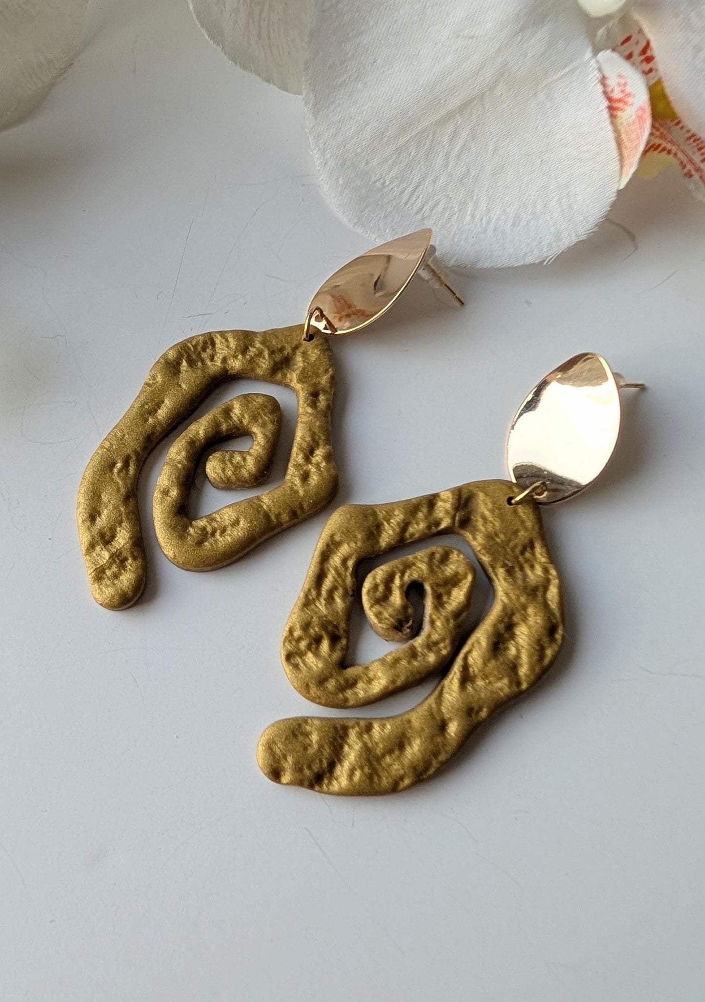 Boucles d’oreilles tribales spirales martelées