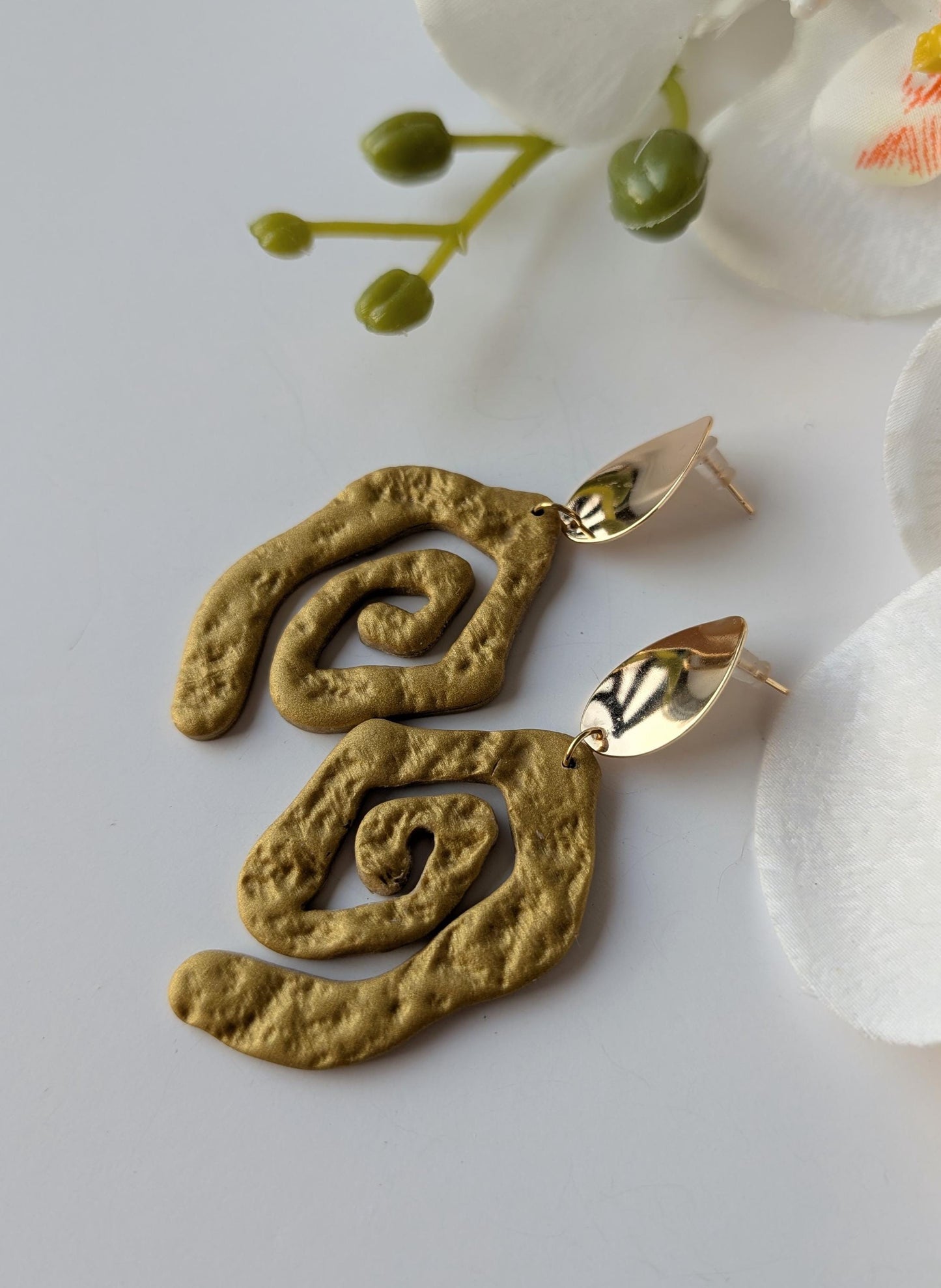 Spiral-shaped earrings - Tribal style - Polymer clay & stainless steel - Lightweight and hypoallergenic