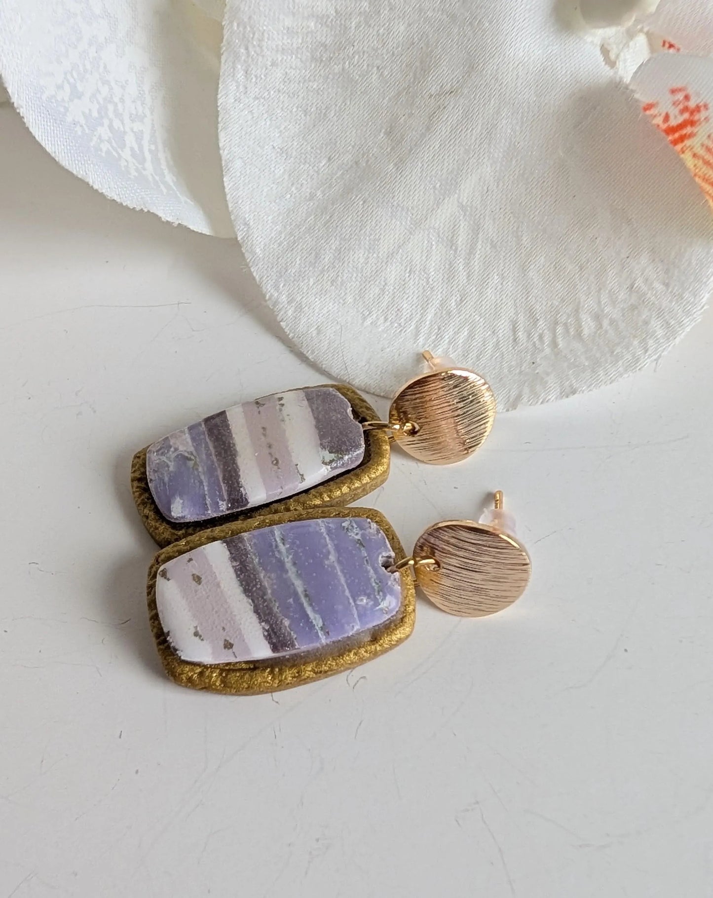 Rectangular earrings - Polymer clay - Gold Metallic base and faux amethyst - 3.2 cm long - Hypoallergenic