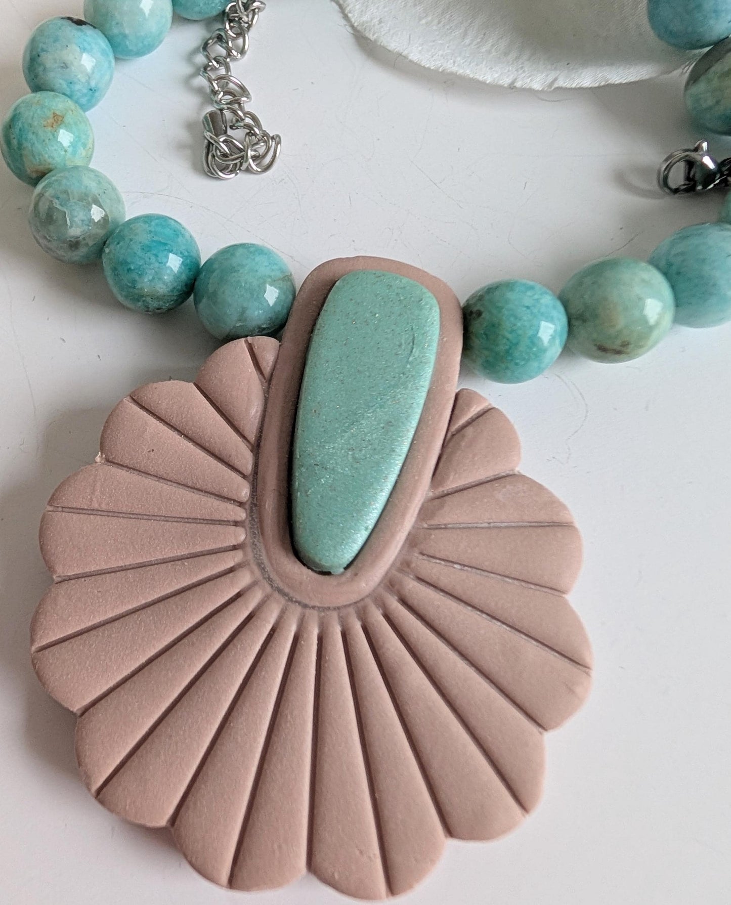 Ethnic necklace - Mayan inspiration - Amazonite and polymer clay - Approximately 33 cm long - Adjustable