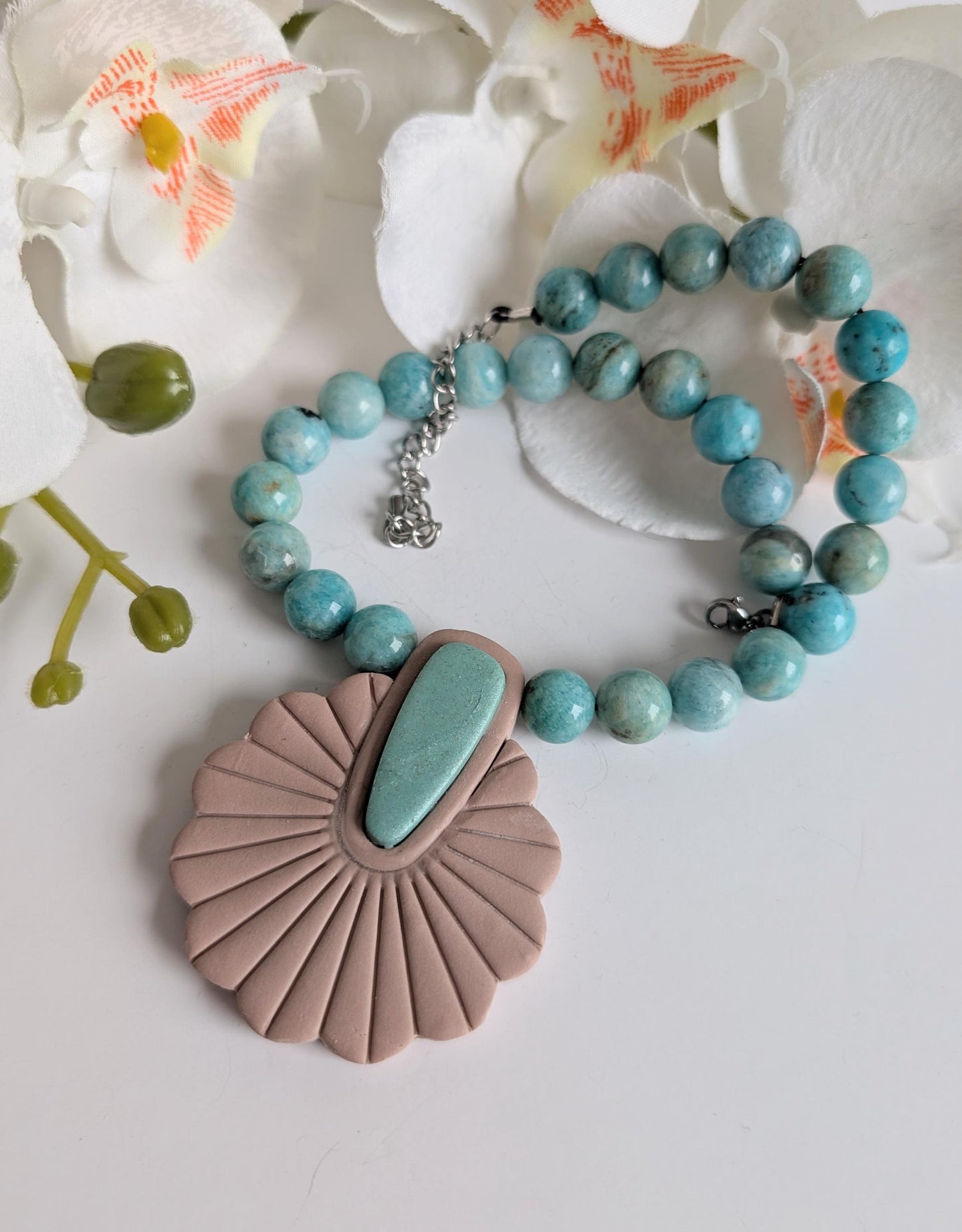 Ethnic necklace - Mayan inspiration - Amazonite and polymer clay - Approximately 33 cm long - Adjustable