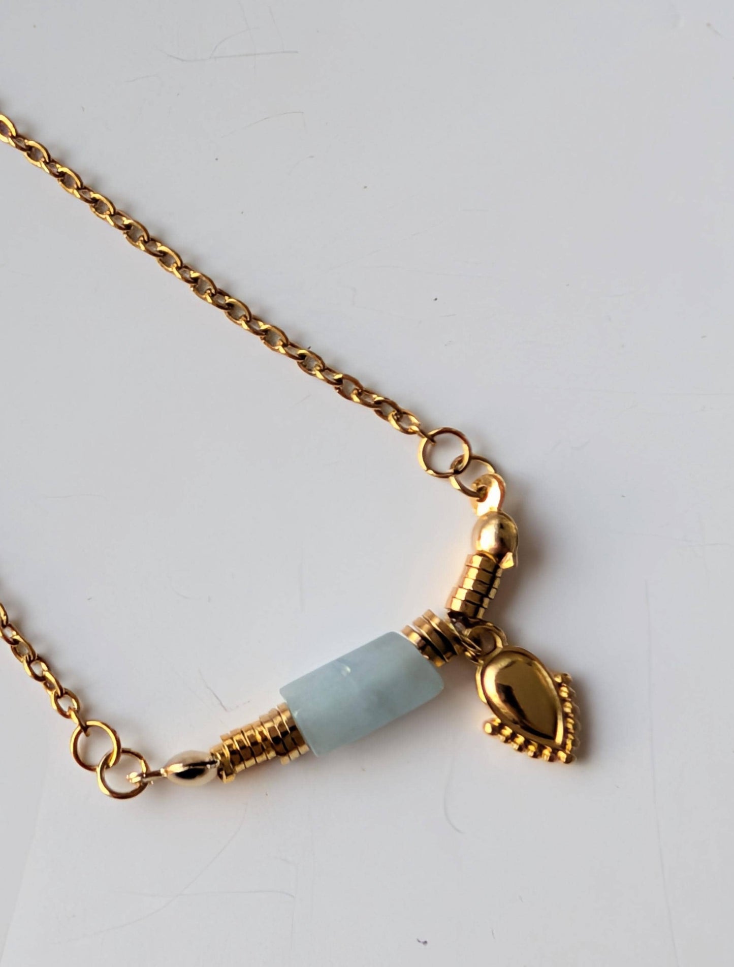 Ethnic bracelet - Aquamarine, brass, zamac and stainless steel - 24K gold plated - Approximately 19 cm - Adjustable
