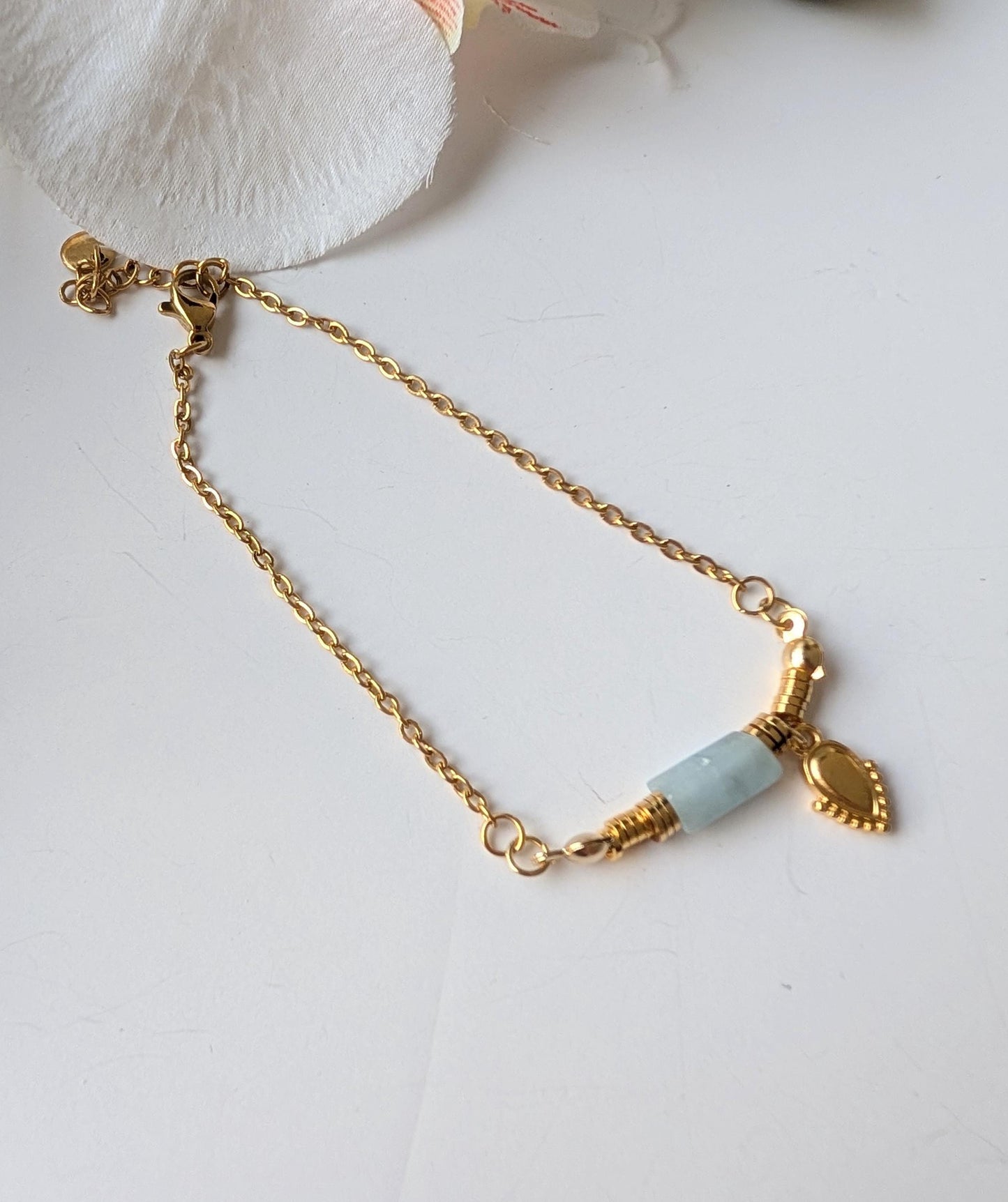 Ethnic bracelet - Aquamarine, brass, zamac and stainless steel - 24K gold plated - Approximately 19 cm - Adjustable