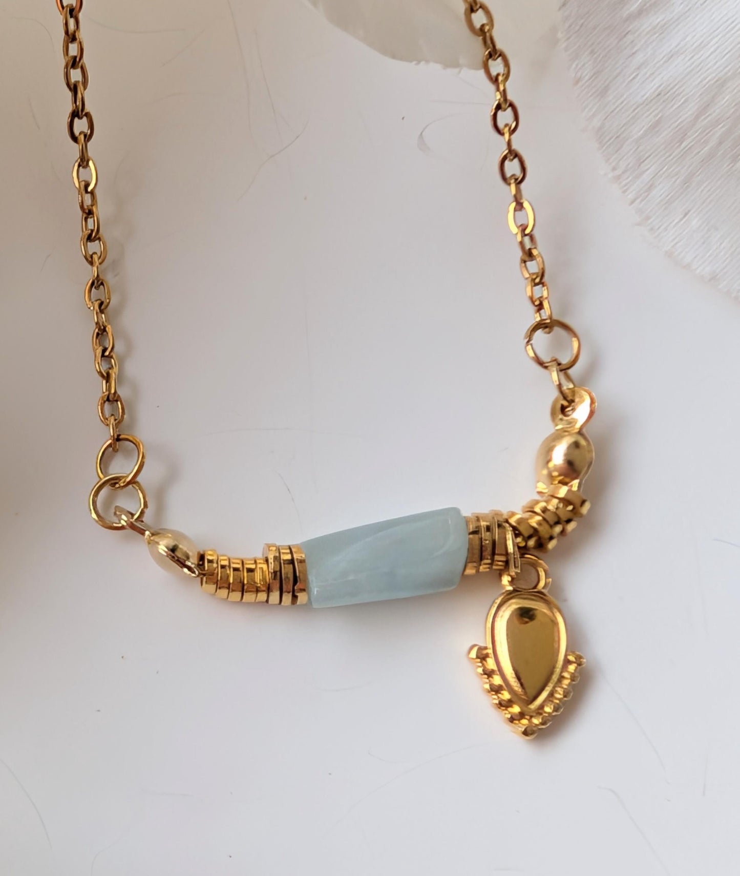 Ethnic bracelet - Aquamarine, brass, zamac and stainless steel - 24K gold plated - Approximately 19 cm - Adjustable