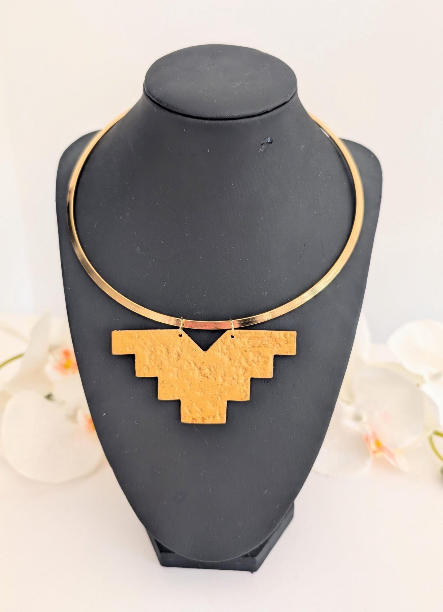 Precolumbian inspired Torque necklace - Hammered Aztec half-cross - Polymer clay and stainless steel - Gold plated
