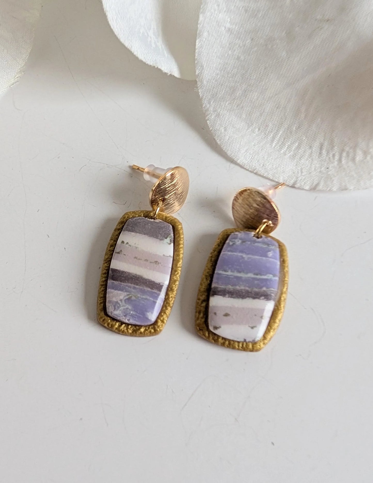 Rectangular earrings - Polymer clay - Gold Metallic base and faux amethyst - 3.2 cm long - Hypoallergenic