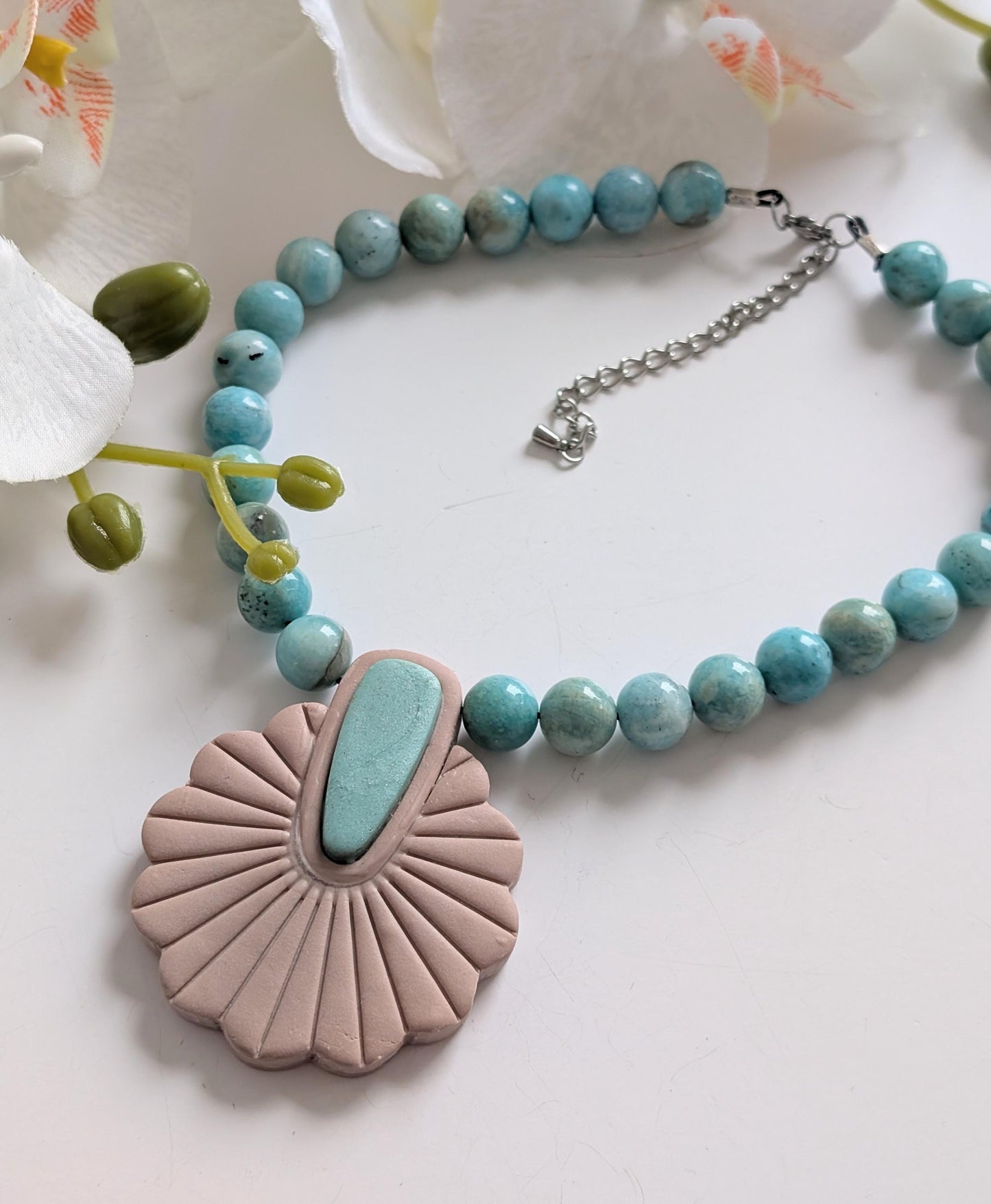 Ethnic necklace - Mayan inspiration - Amazonite and polymer clay - Approximately 33 cm long - Adjustable